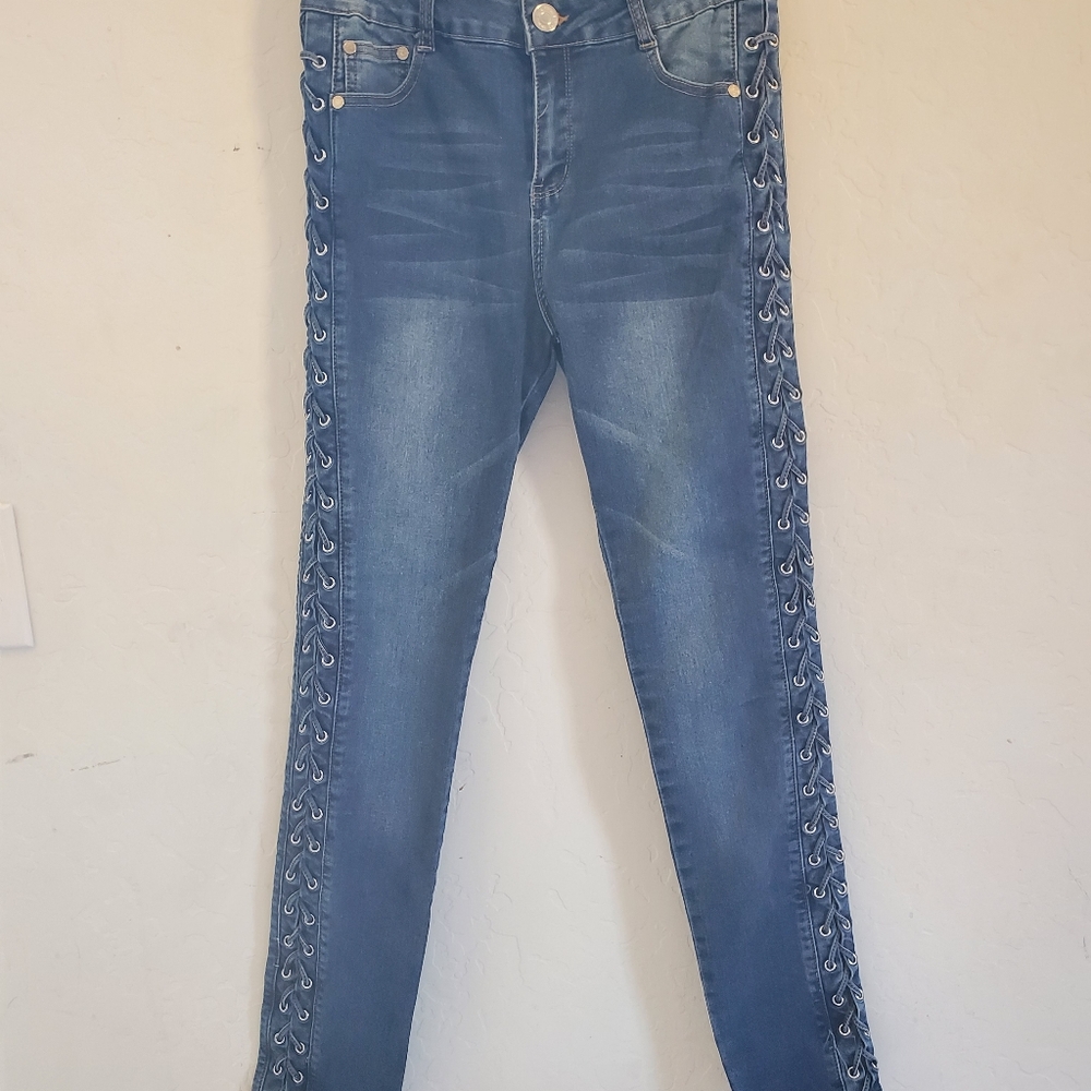 MITZI MICHEL Blue Jeans with unique detailed on side seems. Size 9/10.